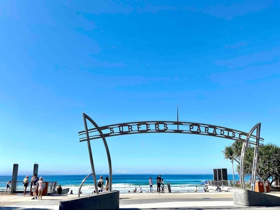 Stylish 1br In Surfers, Pool, Gym * Gold Coast