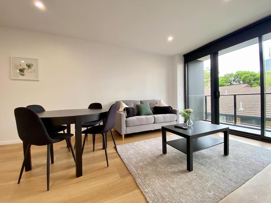 Stylish 1br In Surfers, Pool, Gym