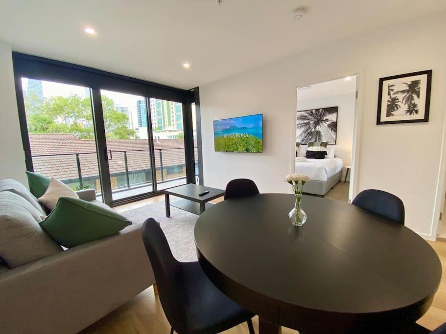 Apartment Stylish 1br In Surfers, Pool, Gym *