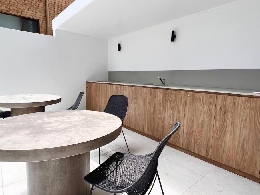 Apartment Stylish 1br In Surfers, Pool, Gym *