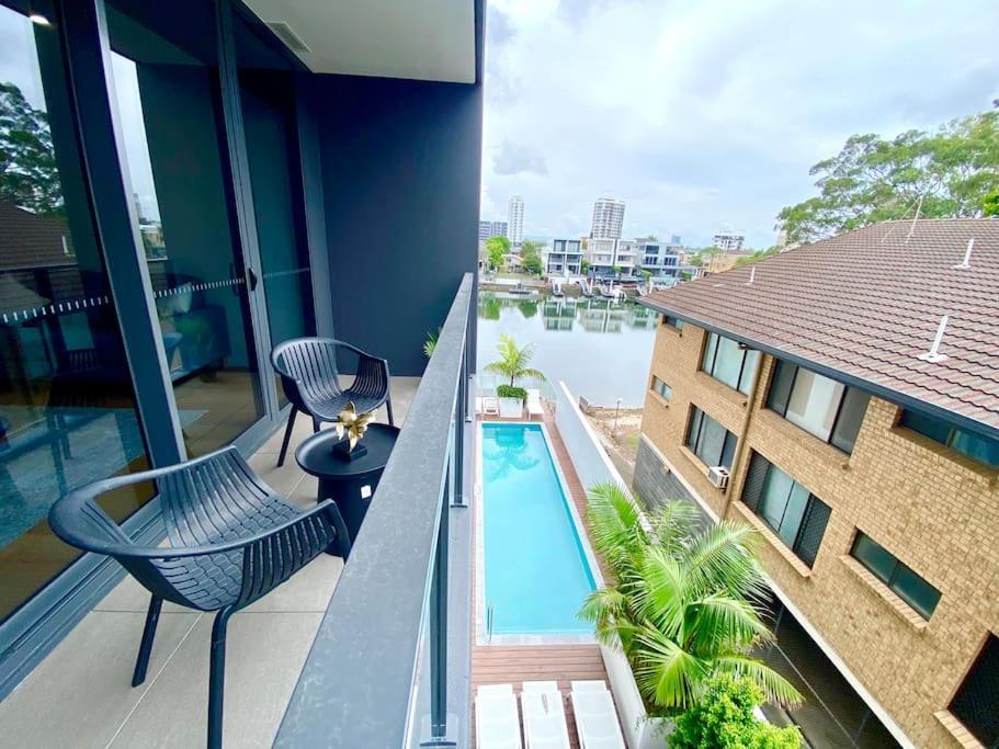 Stylish 1br In Surfers, Pool, Gym * Gold Coast